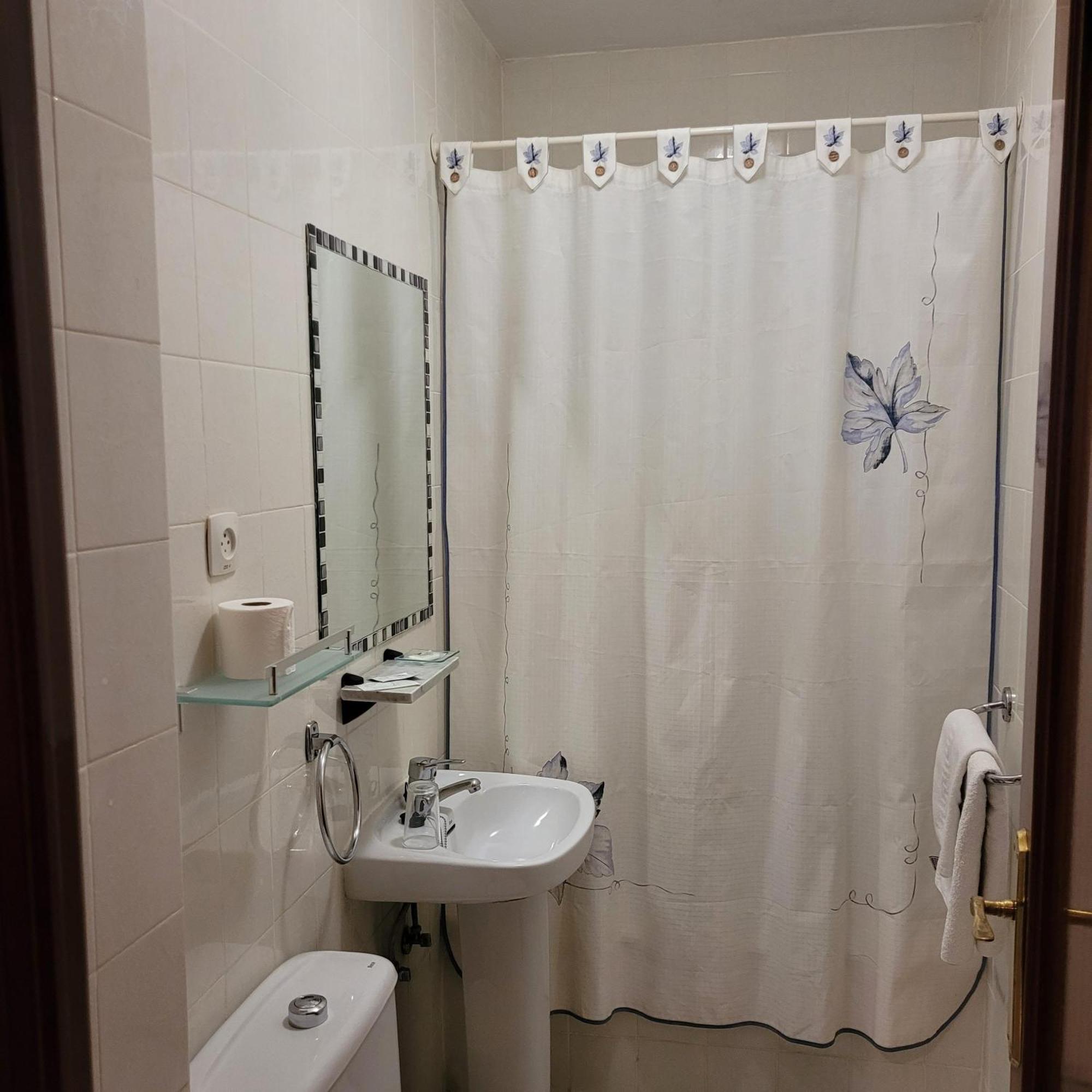 Hostal Pan America Madrid Esterno foto